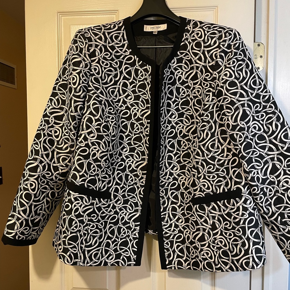 Jones Studio Black and White Patterned Blazer